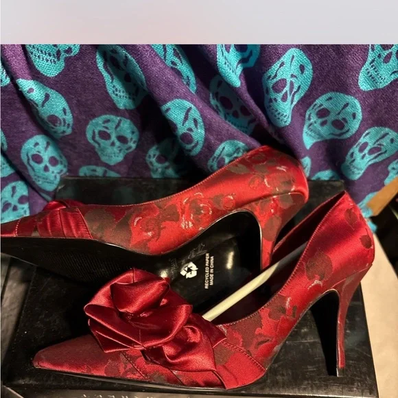 White House Black Market Red Satin Heels with Floral Detail - Picture 3 of 7